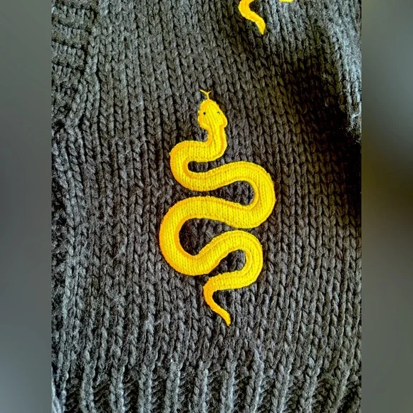 Reputation Vibes, Black Cardigan w/ Snakes! 🐍 🖤 - Picture 6 of 9